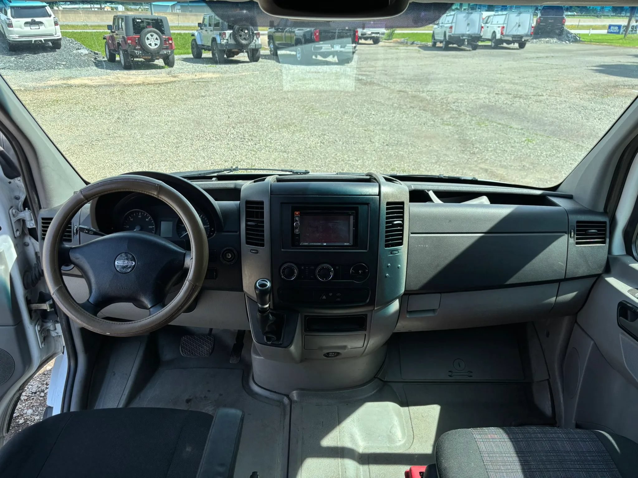 Used 2014 Freightliner Sprinter 2500 RWD image 17