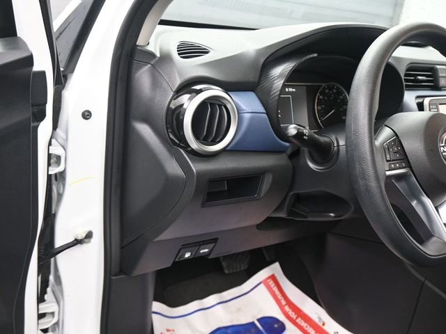 Used 2025 Nissan Versa SV FWD image 19