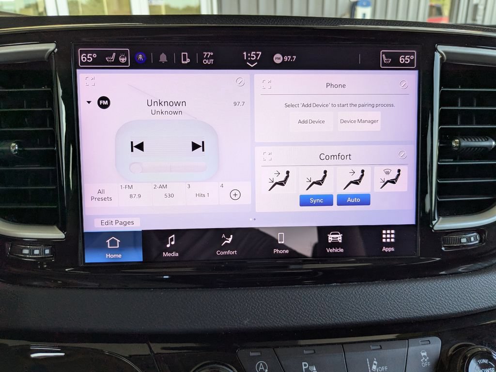 Used 2024 Chrysler Pacifica Touring-L FWD image 21