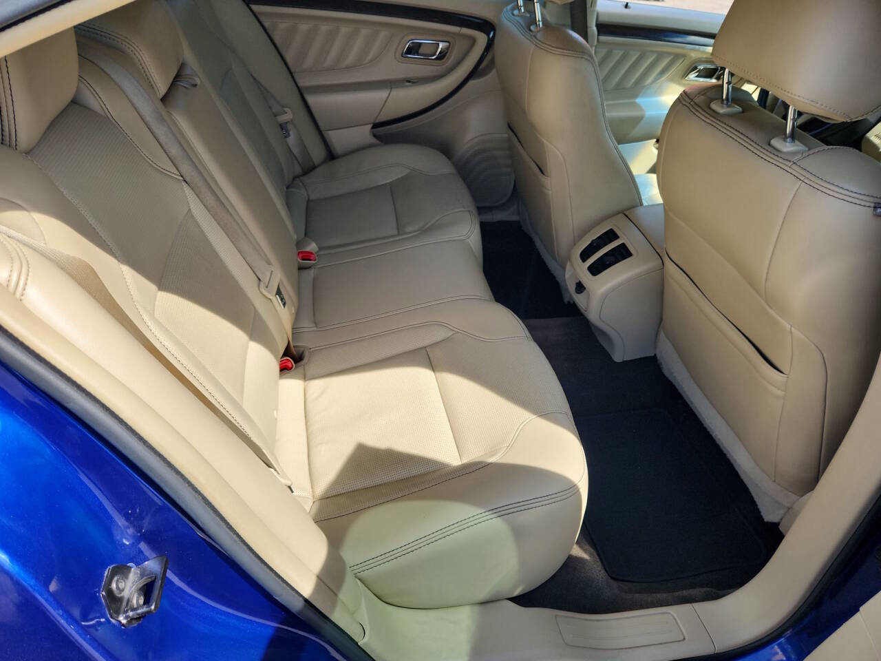 Used 2013 Ford Taurus Limited FWD image 16