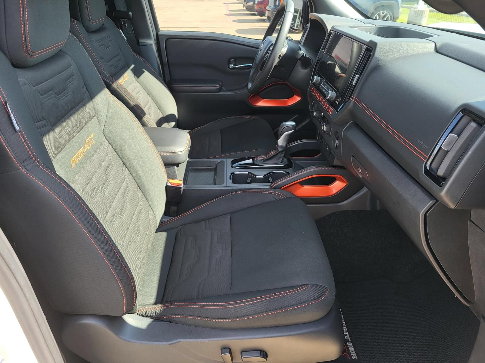 Used 2025 Nissan Frontier PRO-4X AWD/4WD image 14