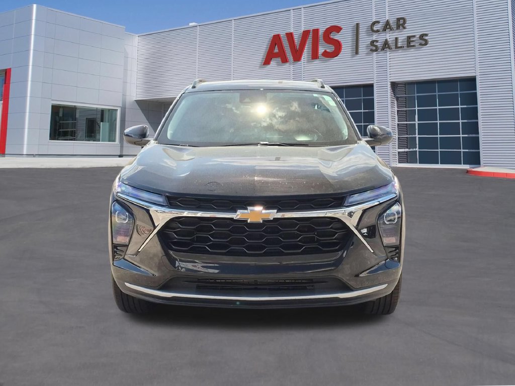 Used 2025 Chevrolet Trax LT w/ LT Convenience Package FWD image 2