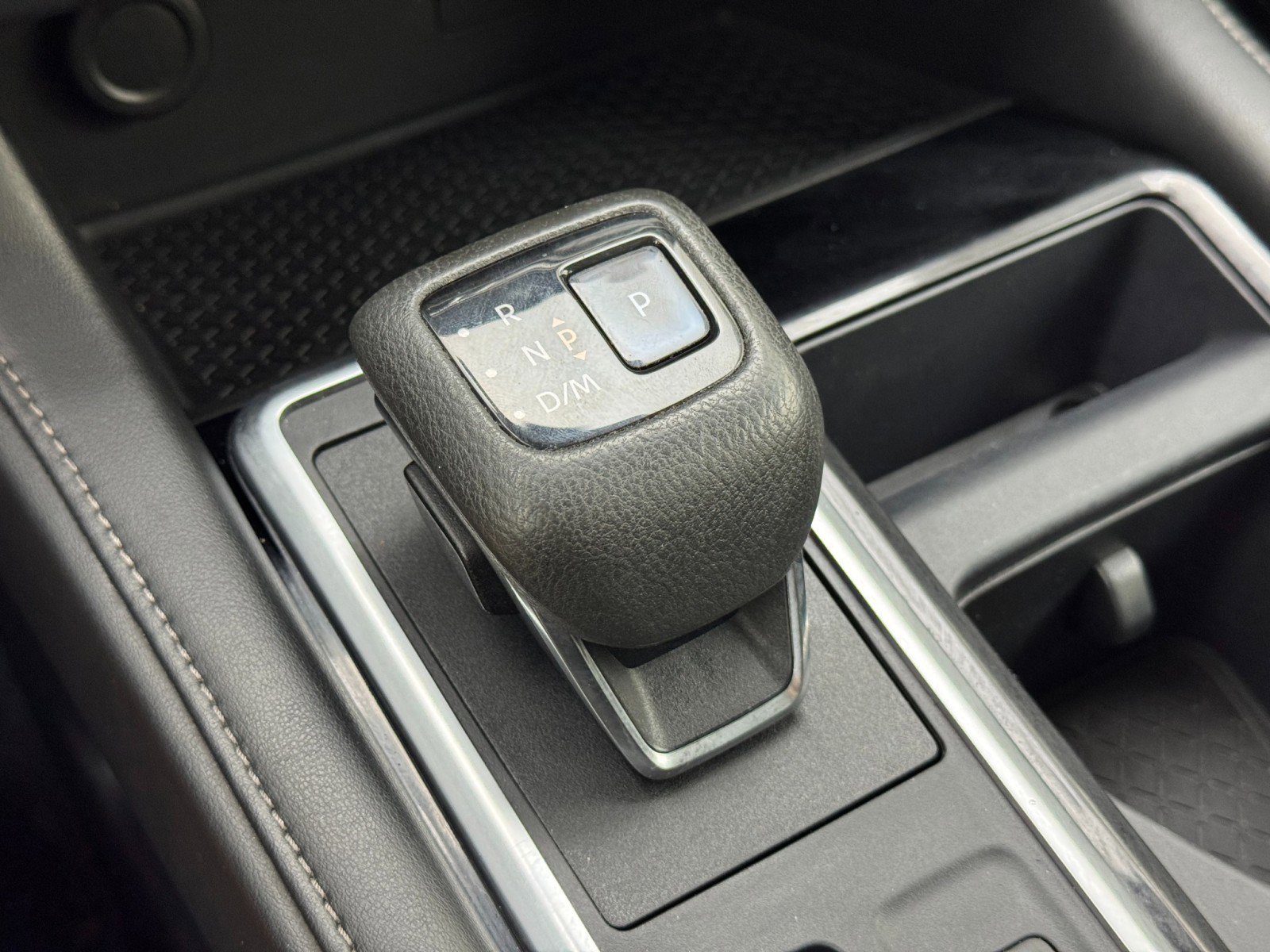 Used 2022 Nissan Pathfinder SV image 27
