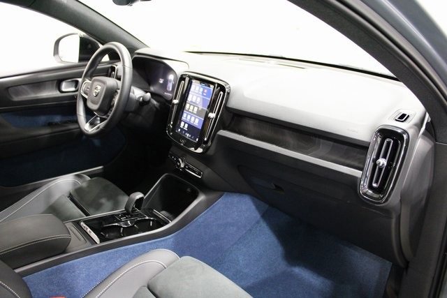 Used 2023 Volvo C40 P8 Recharge Ultimate image 29