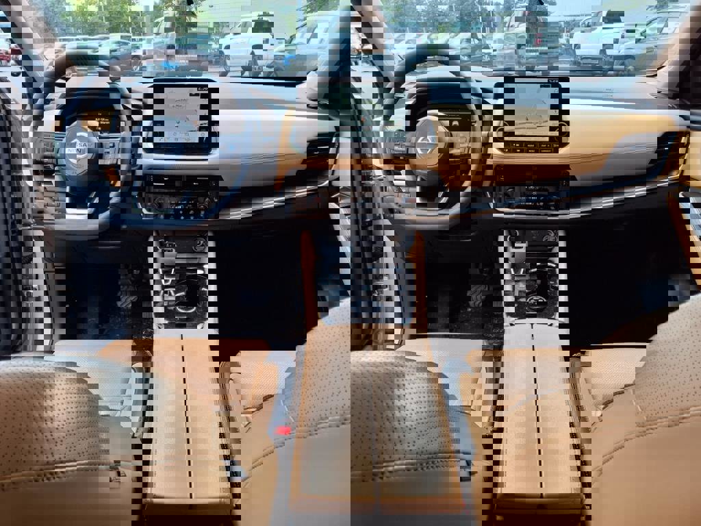 Used 2021 Nissan Rogue Platinum image 7