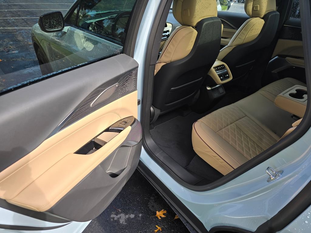 New 2025 Cadillac Lyriq Sport w/ Nappa Leather Package image 17