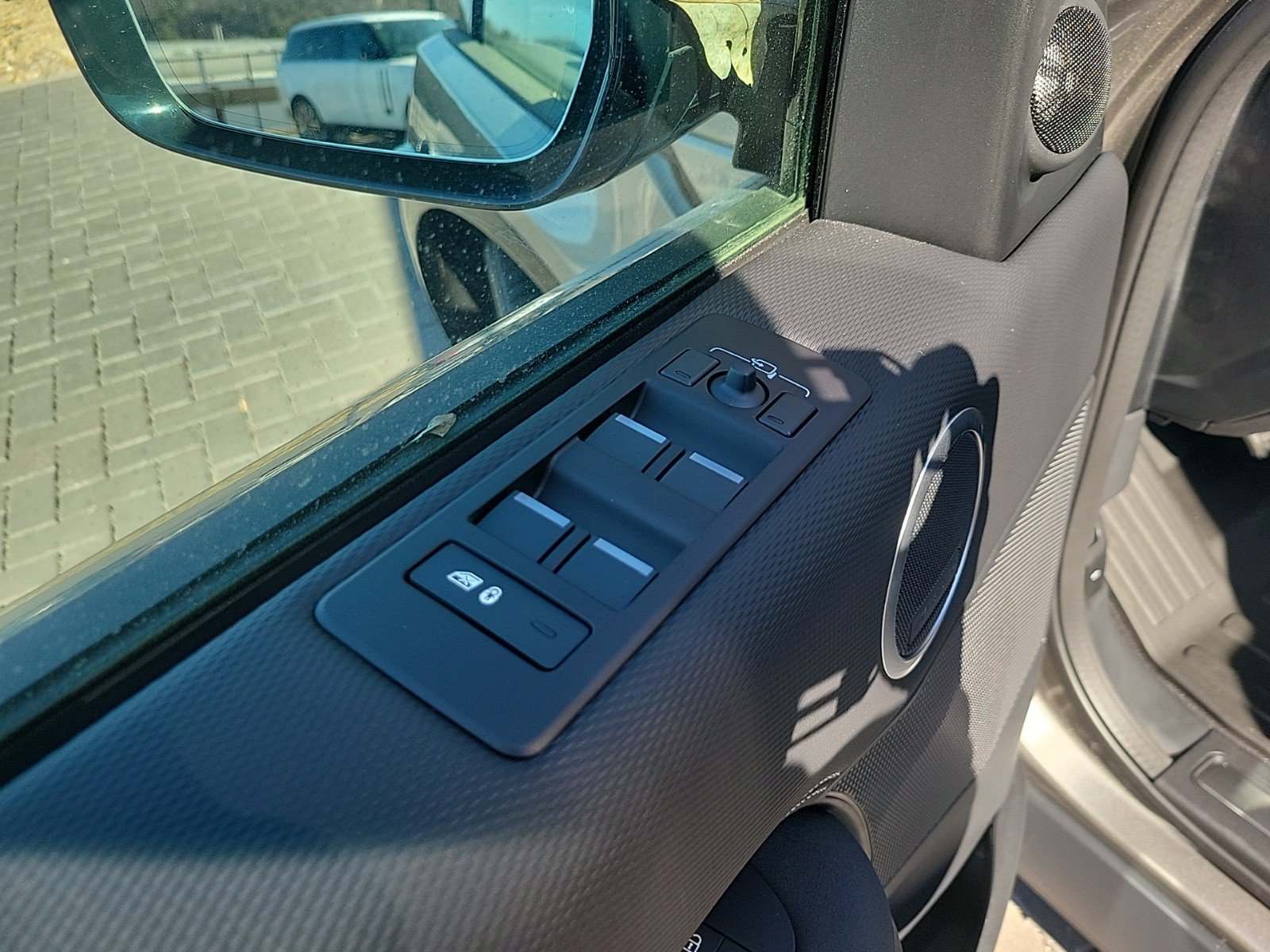 Certified 2025 Land Rover Discovery Dynamic SE AWD/4WD image 22