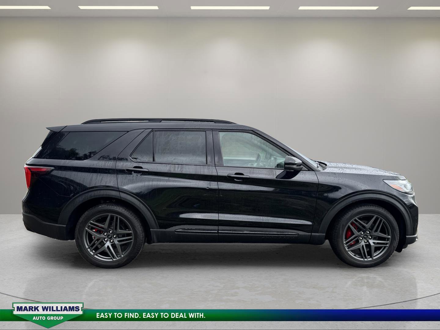 Used 2025 Ford Explorer ST AWD/4WD image 2