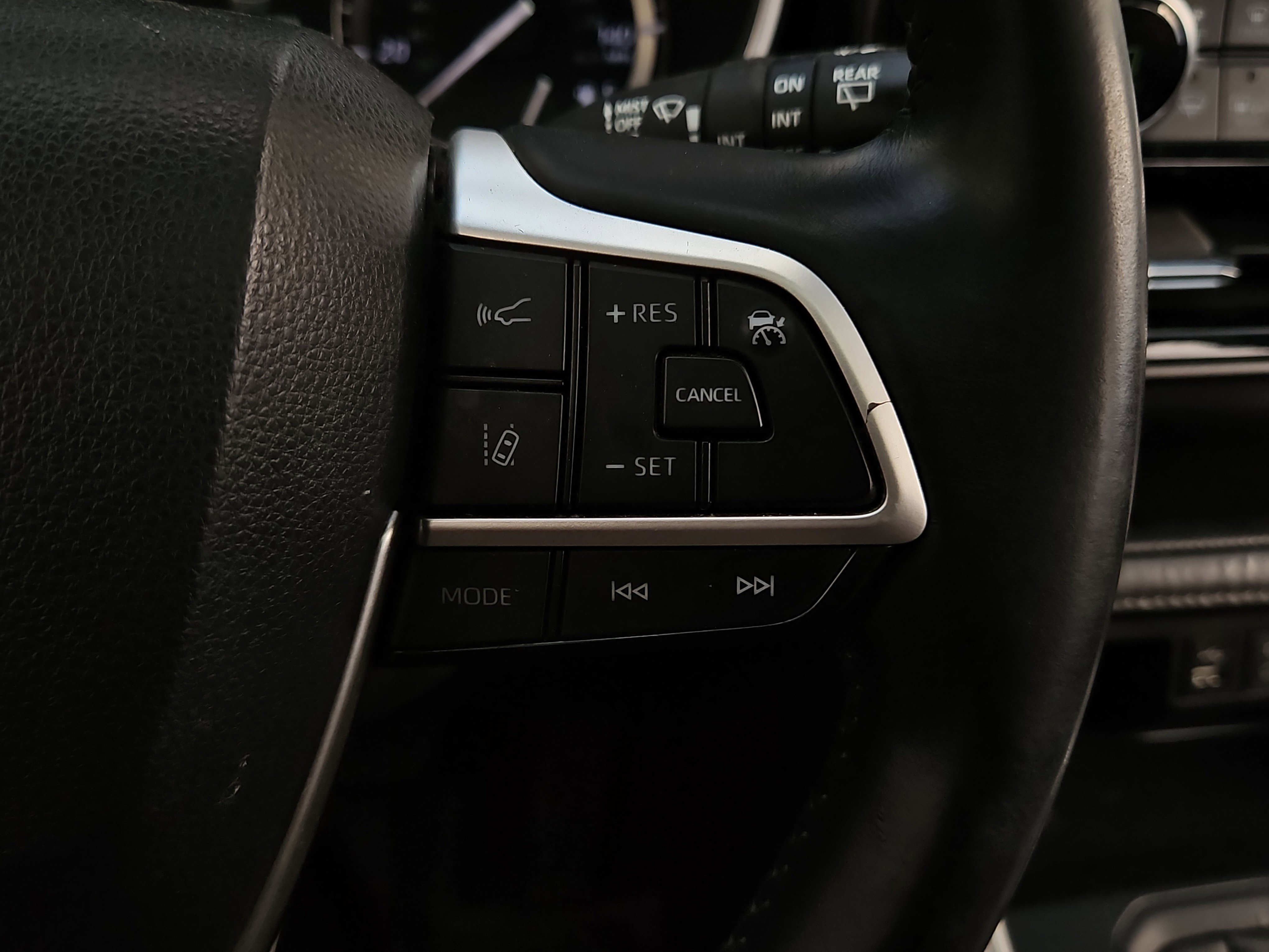 Used 2022 Toyota Highlander XLE image 11