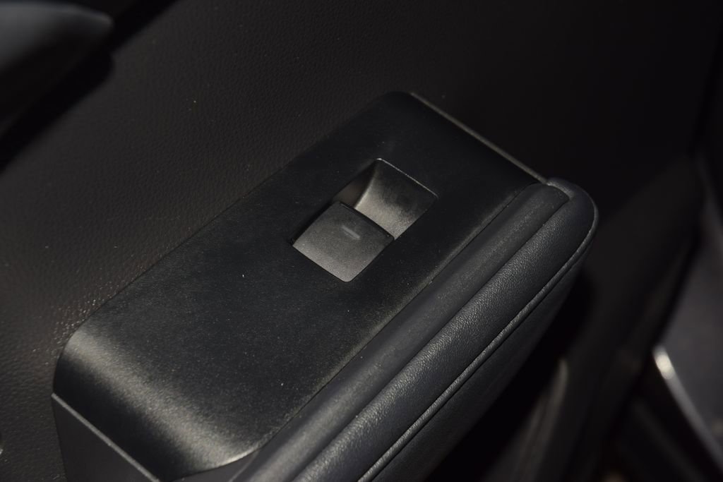 Used 2024 Toyota Highlander XLE AWD/4WD image 44