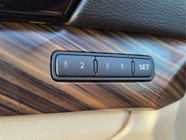 Used 2016 Nissan Maxima Platinum FWD image 36