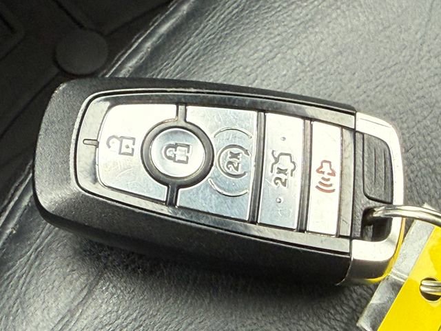 Used 2018 Ford Explorer XLT w/ Equipment Group 202A AWD/4WD image 33