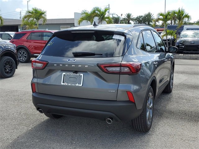 New 2025 Ford Escape ST-Line w/ Equipment Group 301A image 4