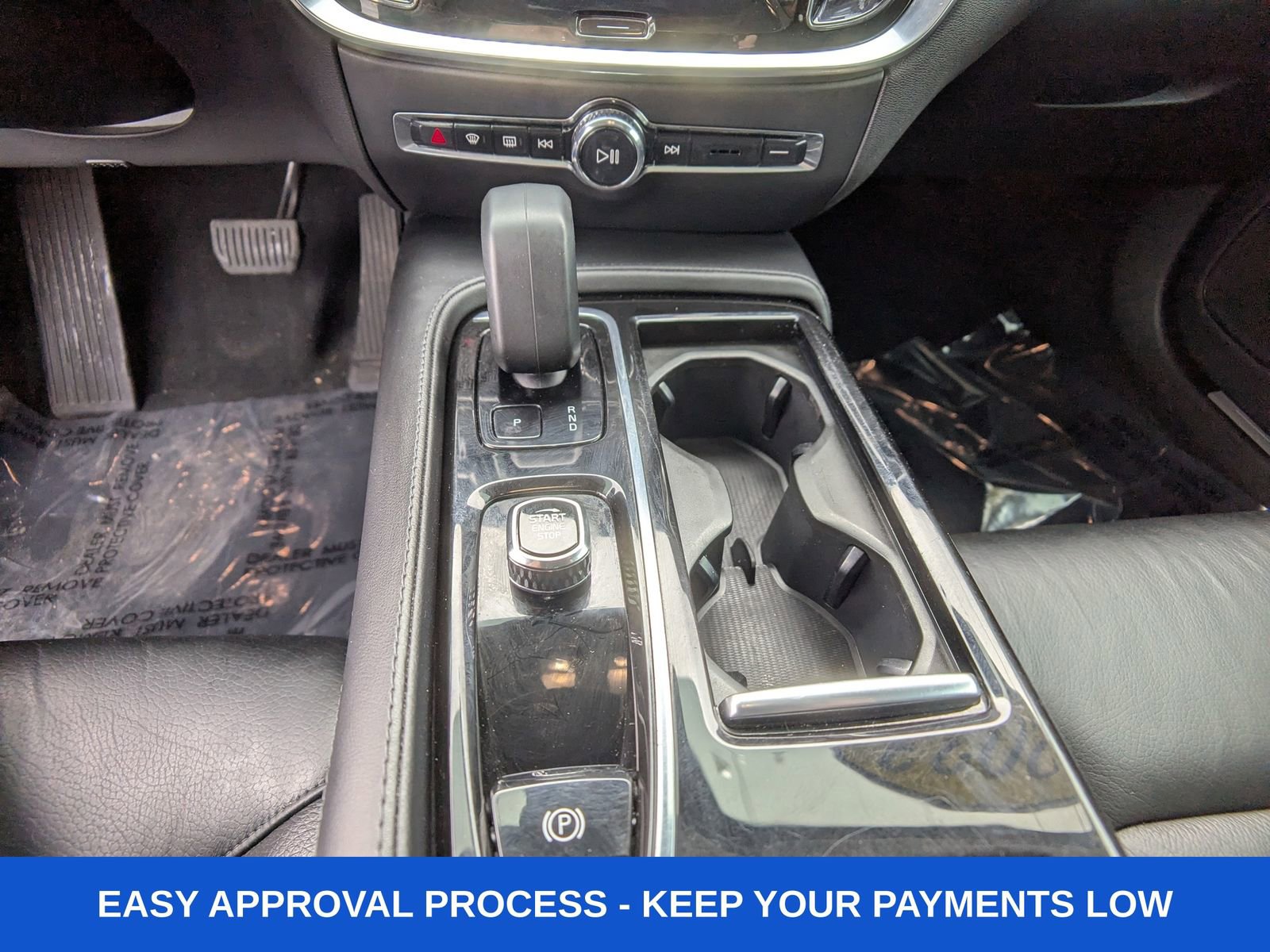 Used 2023 Volvo S60 T8 Plus image 30