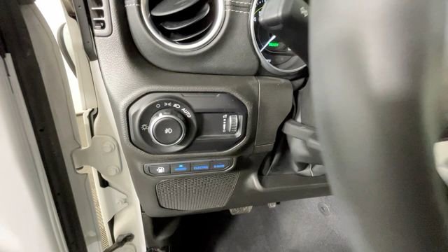 Used 2023 Jeep Wrangler Unlimited Sahara w/ Cold Weather Group AWD/4WD image 21