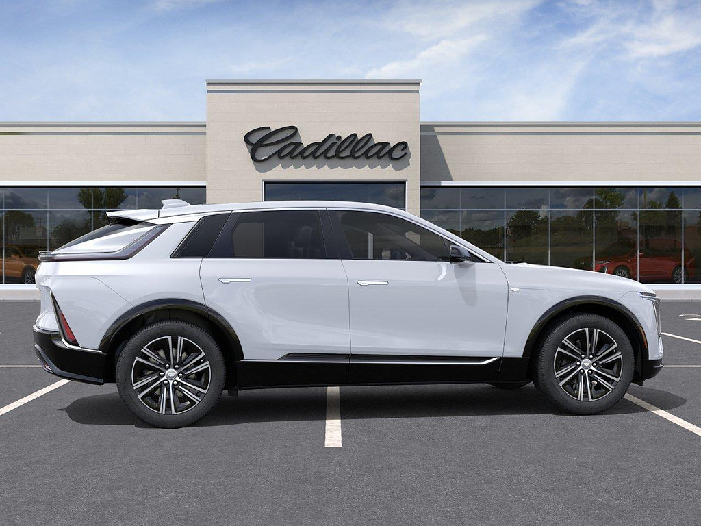 New 2027 Cadillac Lyriq Luxury RWD image 5