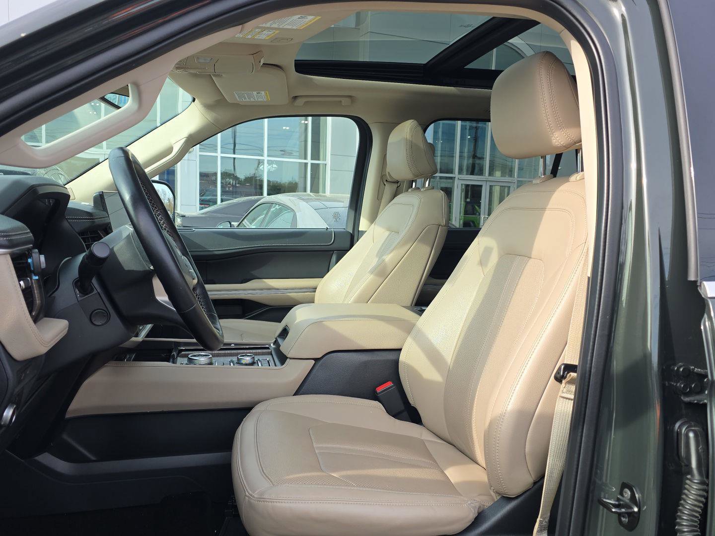 Used 2022 Ford Expedition Limited image 14