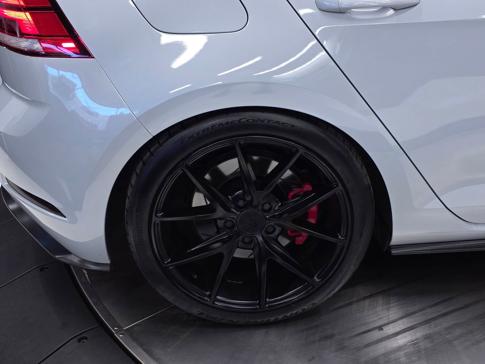 Used 2018 Volkswagen GTI SE w/ SE Leather Package FWD image 37