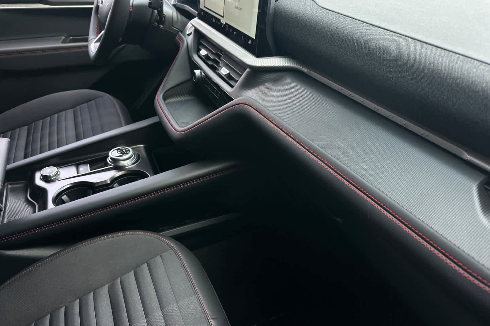 New 2026 Ford Explorer ST-Line w/ ST-Line Street Pack image 18