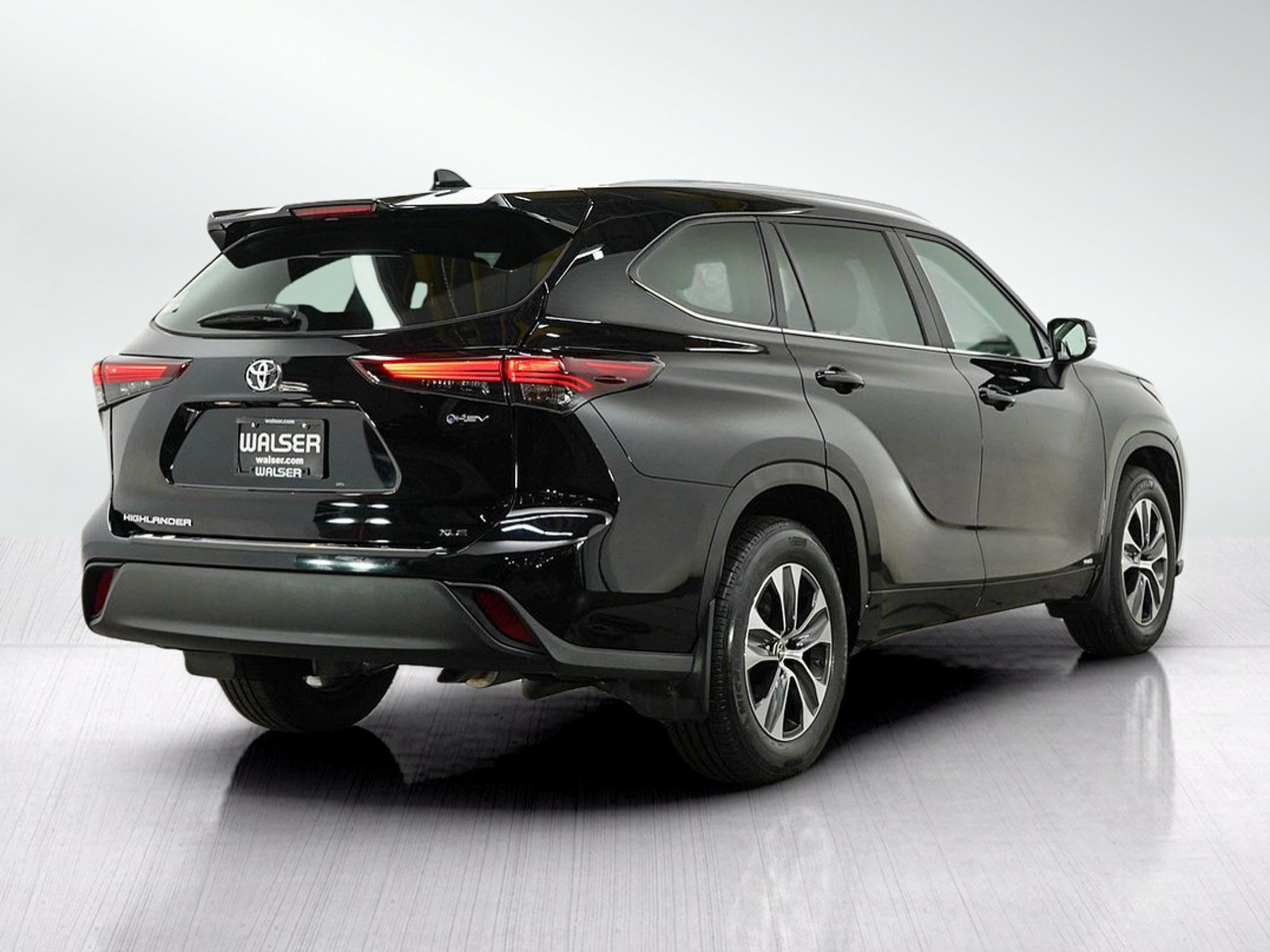 Used 2025 Toyota Highlander XLE AWD/4WD image 5