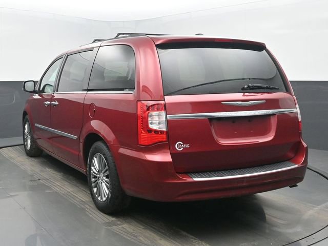 Used 2014 Chrysler Town & Country Touring-L w/ Driver Convenience Group image 4