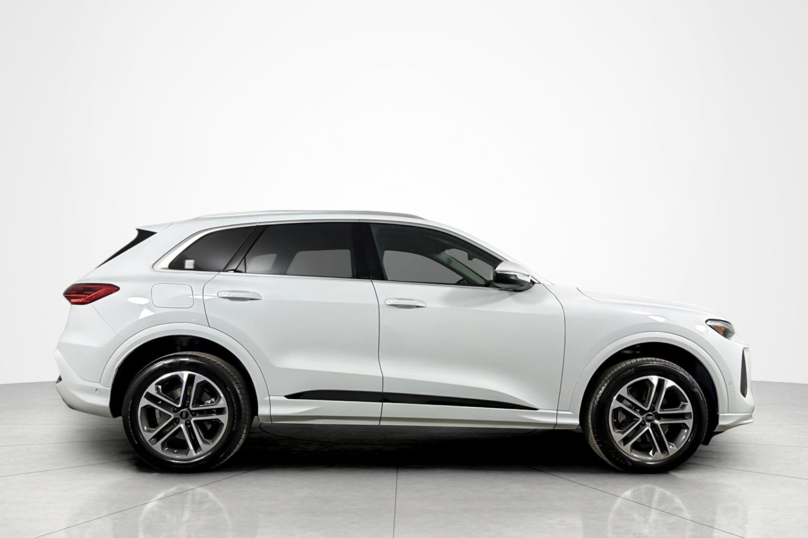 Used 2025 Audi Q5 Premium Plus w/ Premium Plus AWD/4WD image 6