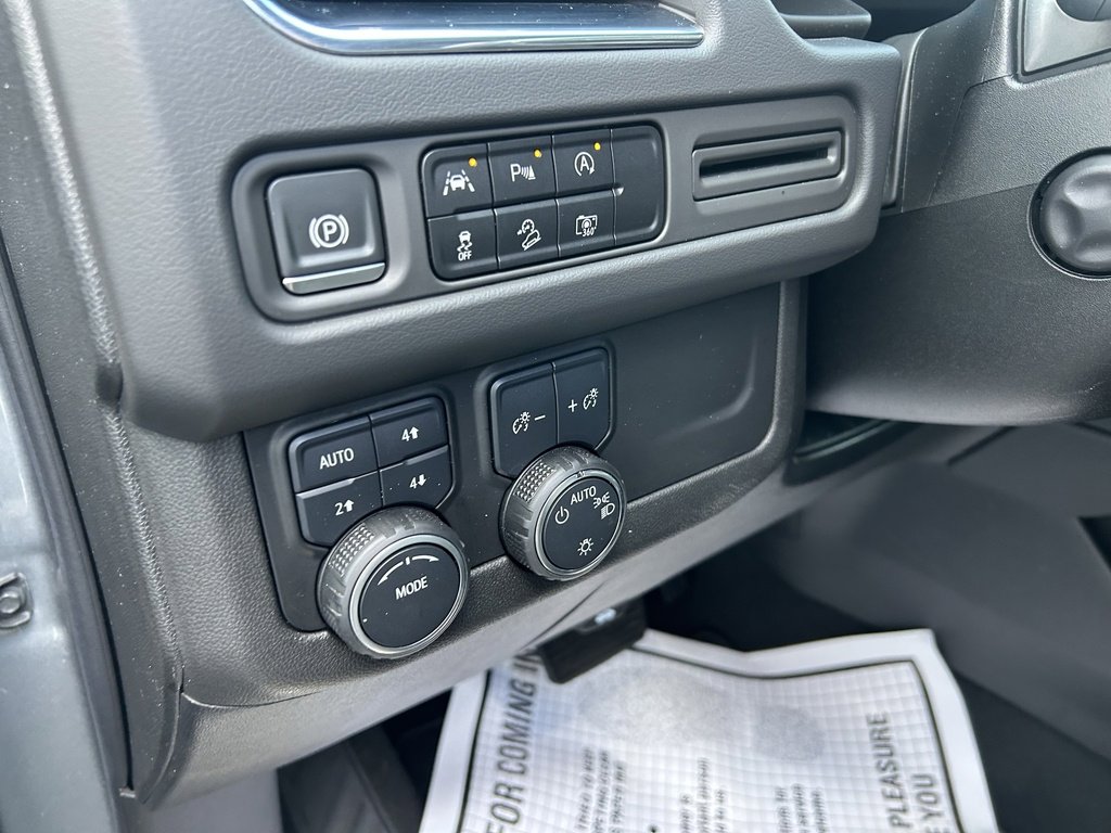 Used 2023 Chevrolet Suburban Z71 w/ Luxury Package image 8