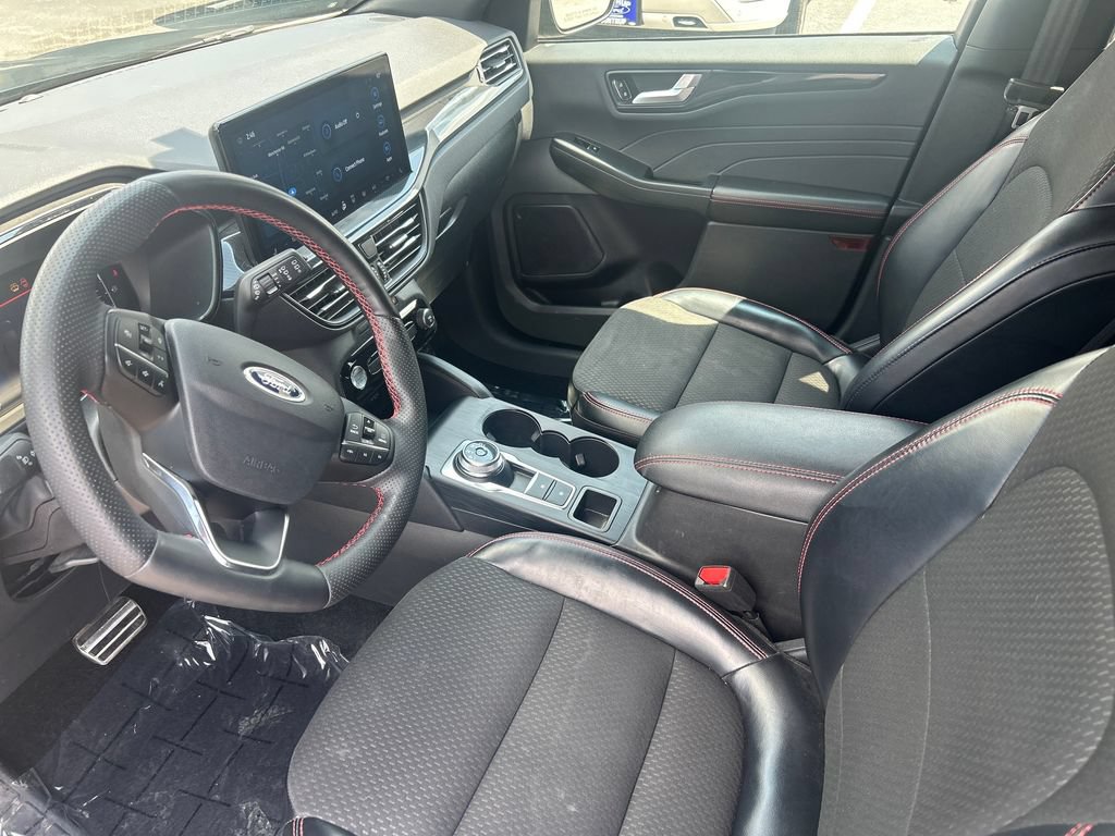 Used 2024 Ford Escape ST-Line w/ Tech Pack #1 AWD/4WD image 11