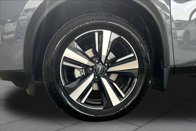 Certified 2023 Nissan Rogue Platinum w/ Platinum Premium Package FWD image 11