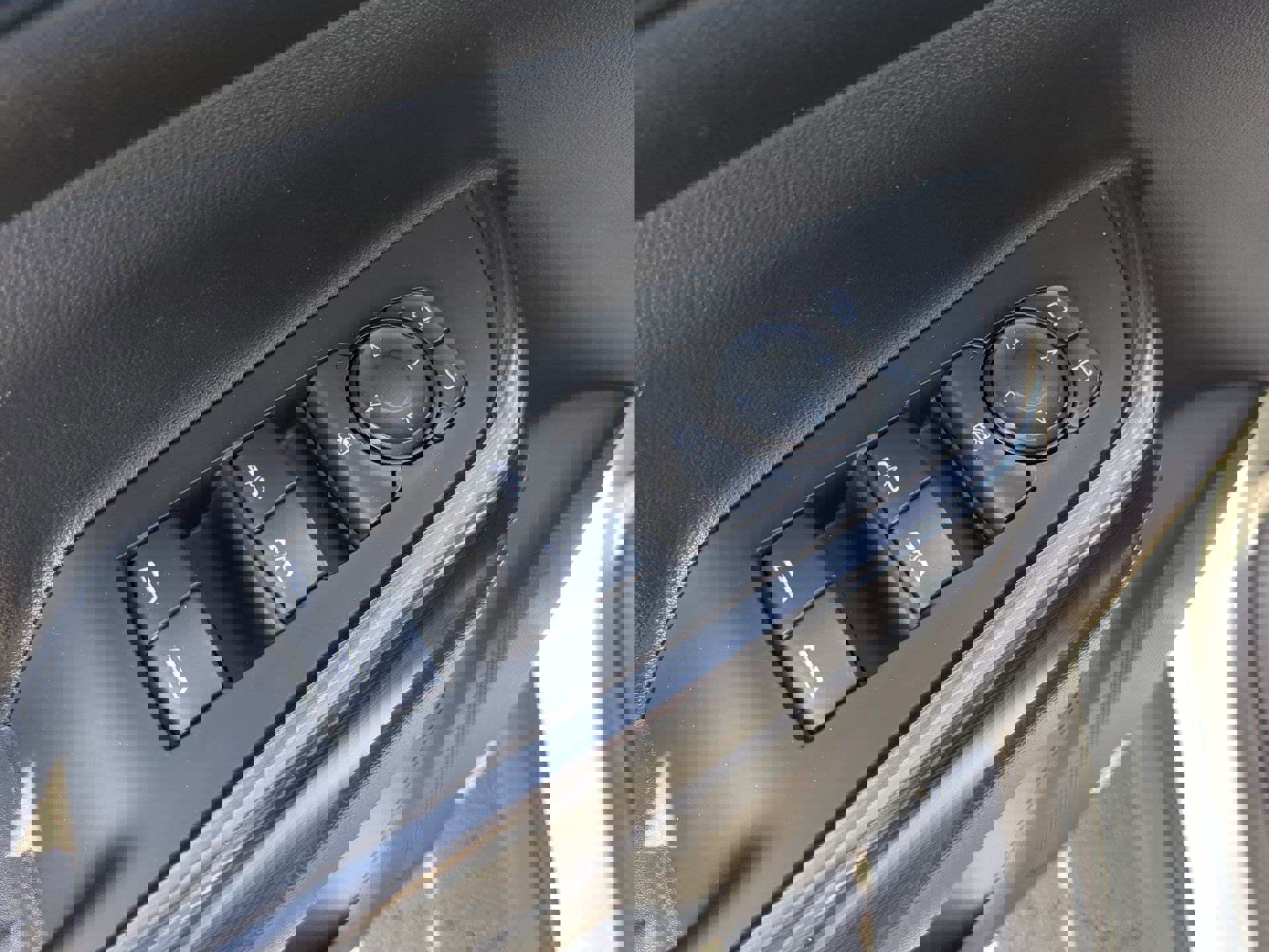 Used 2023 GMC Acadia SLT image 19