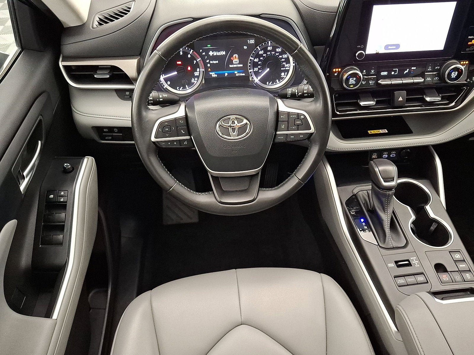 Used 2023 Toyota Highlander XLE AWD/4WD image 13