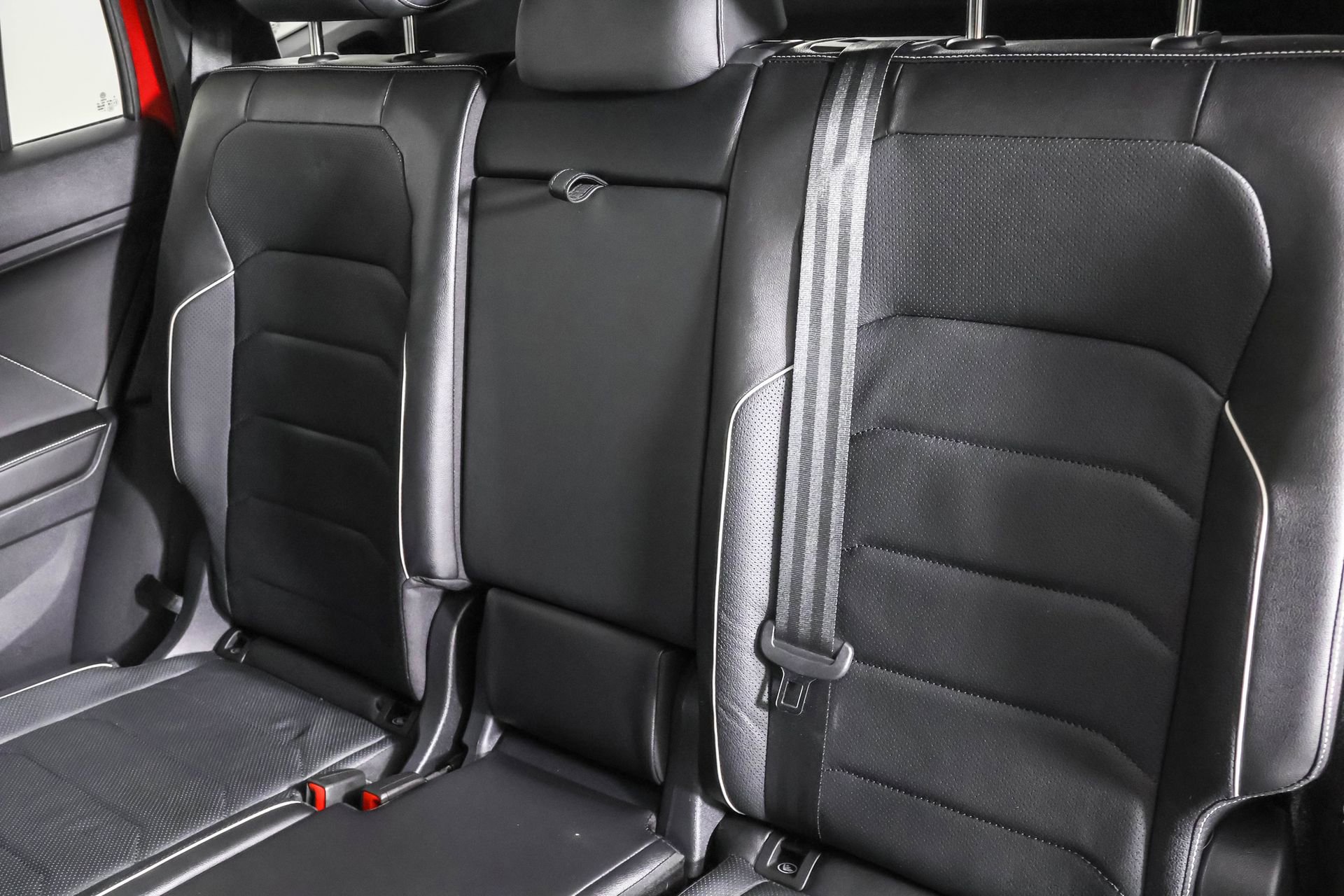 Used 2024 Volkswagen Tiguan SEL R-Line image 37