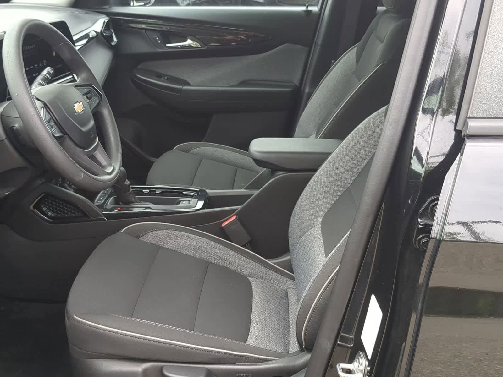 Used 2025 Chevrolet TrailBlazer LT AWD/4WD image 16