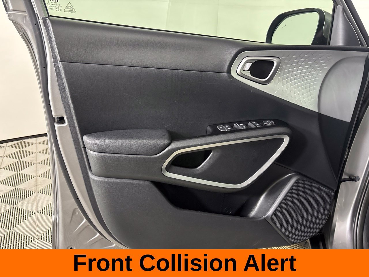 Used 2025 Kia Soul LX w/ LX Technology Package FWD image 10