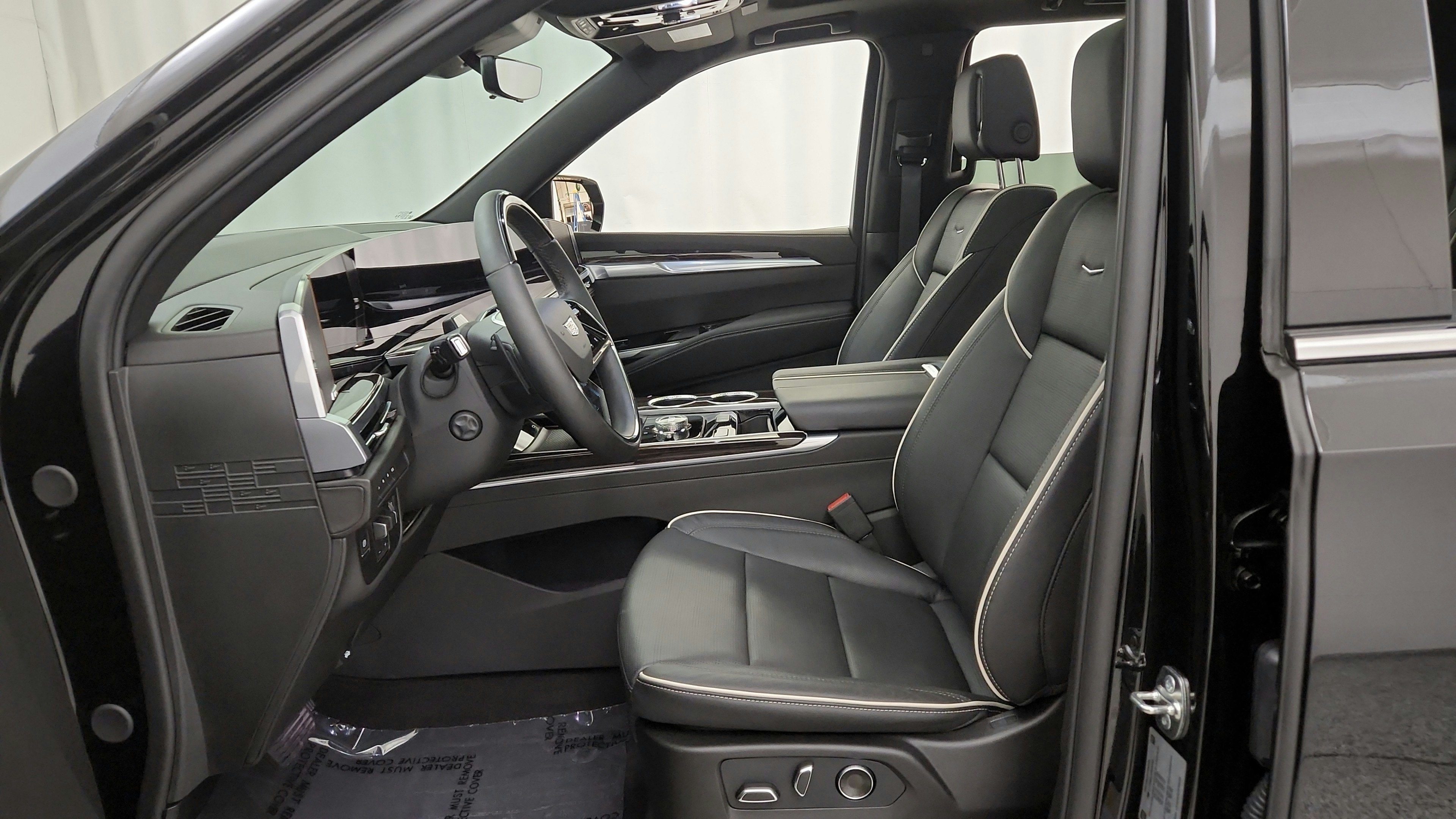 Used 2026 Cadillac Escalade Luxury w/ LPO, Floor Liner Package AWD/4WD image 18