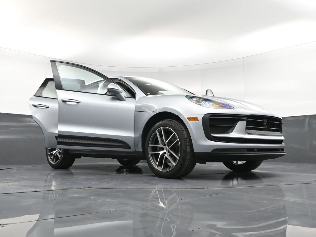 Certified 2023 Porsche Macan Turbo AWD/4WD image 36