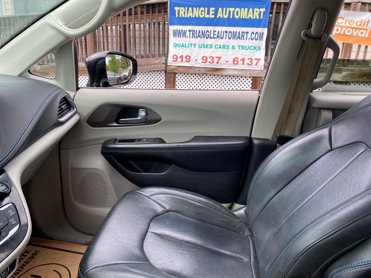 Used 2021 Chrysler Pacifica Touring-L FWD image 15