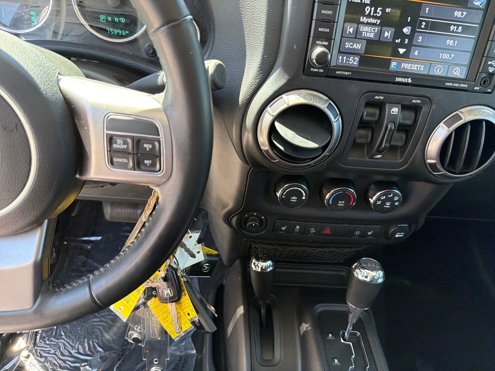 Used 2018 Jeep Wrangler Unlimited Sahara AWD/4WD image 17