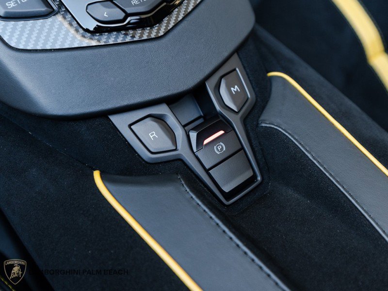 Used 2021 Lamborghini Aventador SVJ image 27