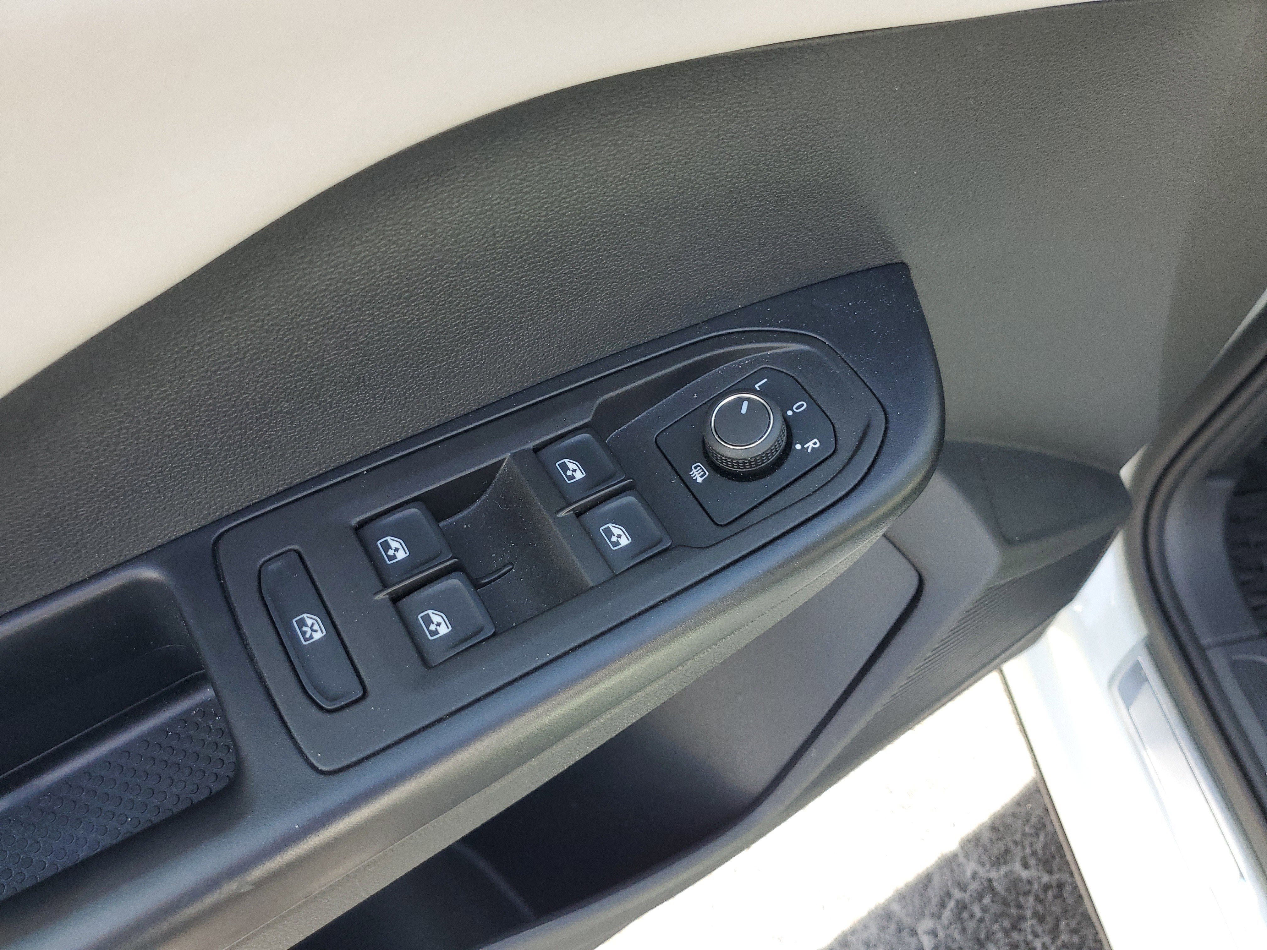 Used 2025 Volkswagen Taos SE image 22