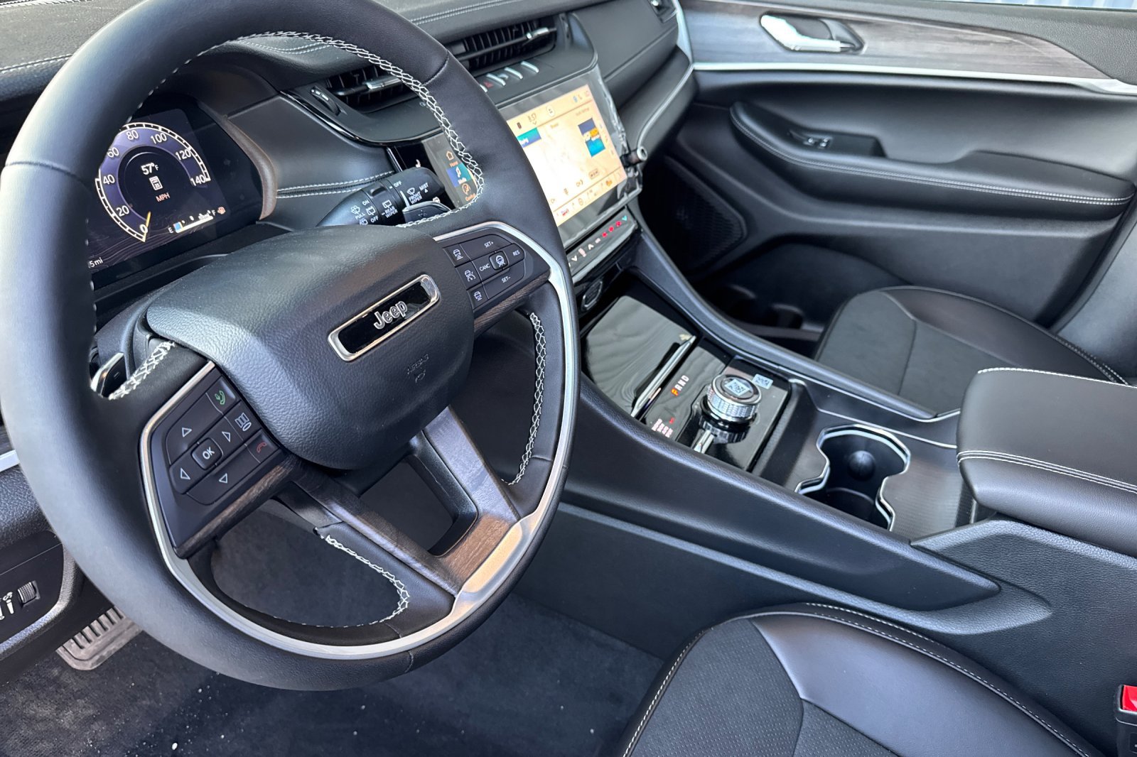 New 2026 Jeep Grand Cherokee Altitude AWD/4WD image 9
