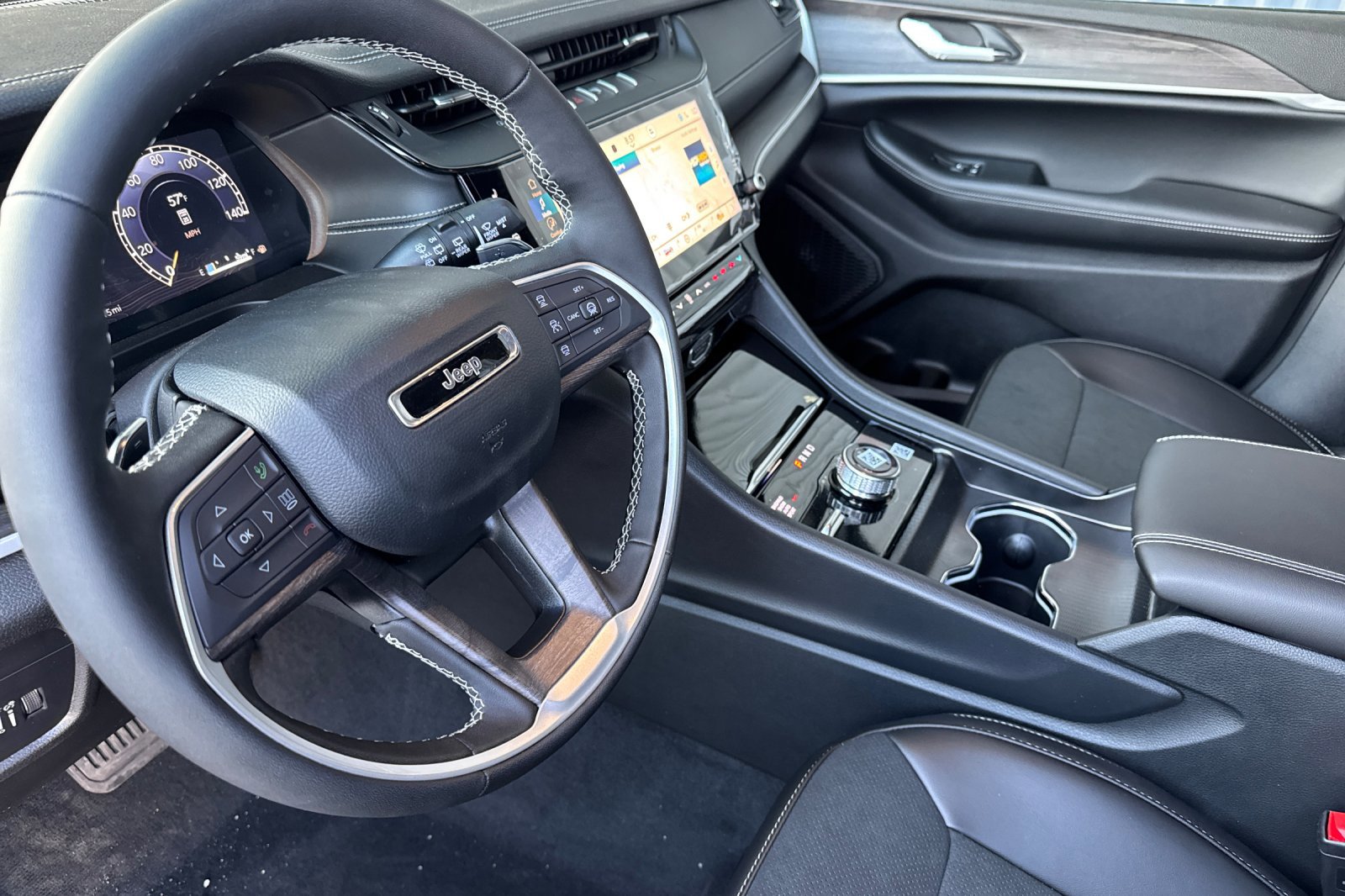 New 2026 Jeep Grand Cherokee Altitude AWD/4WD image 9