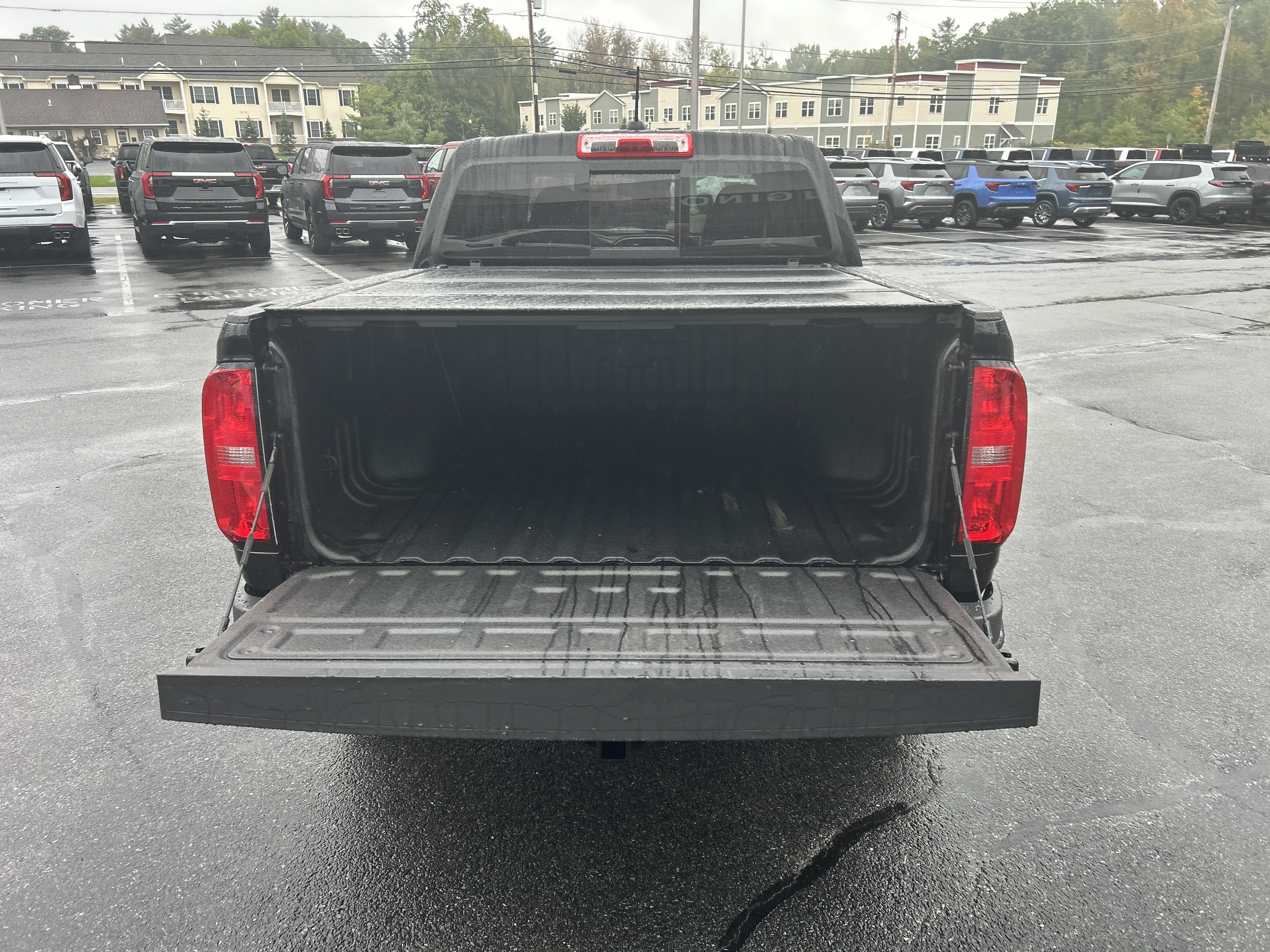 Used 2022 Chevrolet Colorado Z71 w/ Z71 Midnight Edition AWD/4WD image 11