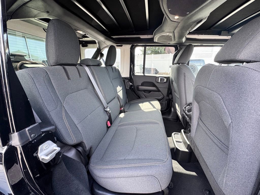 Certified 2025 Jeep Wrangler Unlimited Sahara w/ Safety Group image 20