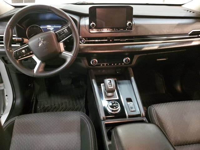 Used 2024 Mitsubishi Outlander ES AWD/4WD image 12