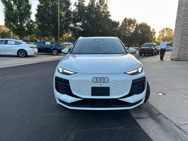 Used 2025 Audi Q6 e-tron Premium Plus AWD/4WD image 2
