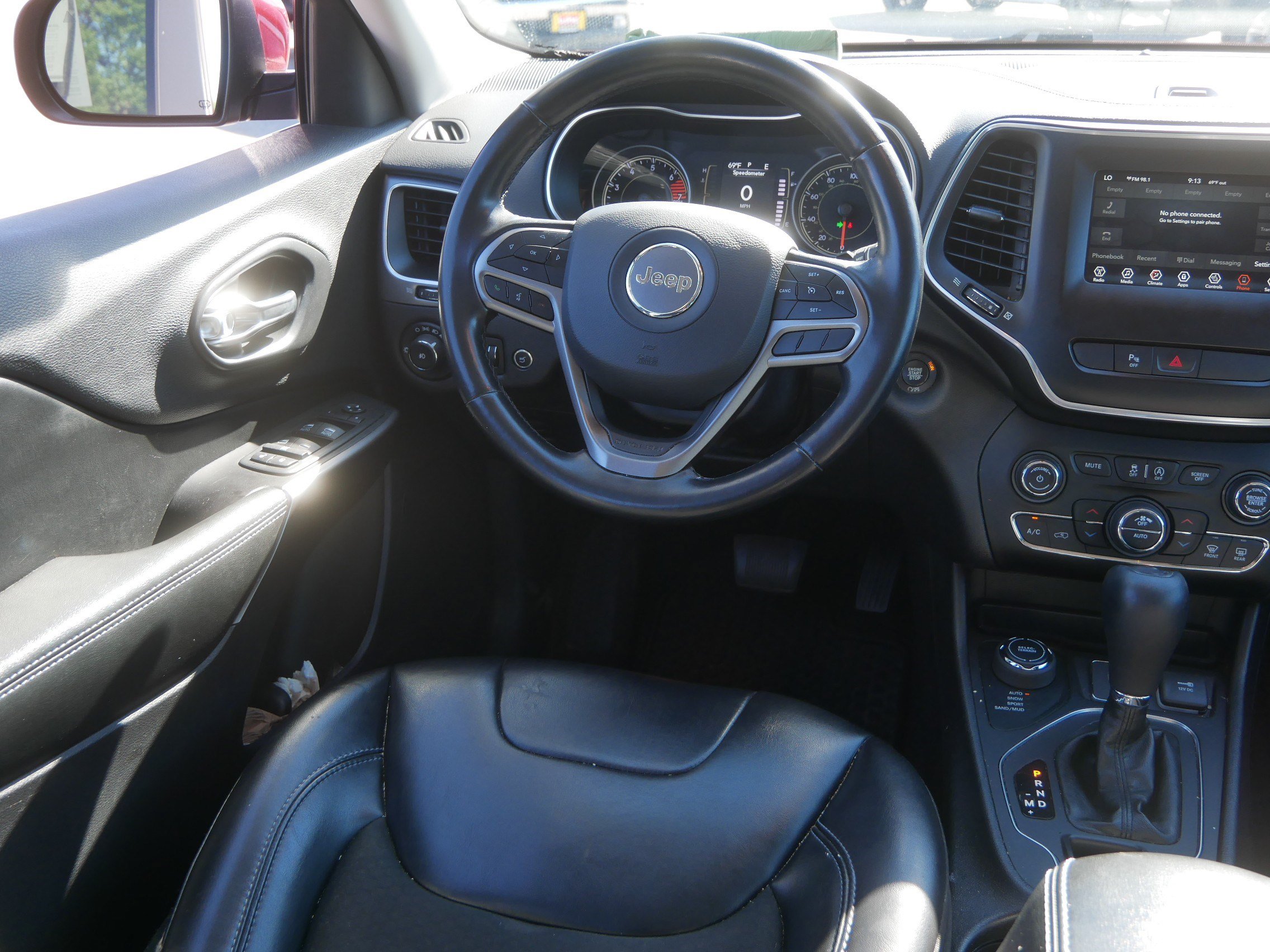Certified 2020 Jeep Cherokee Latitude Plus w/ Comfort/Convenience Group AWD/4WD image 9