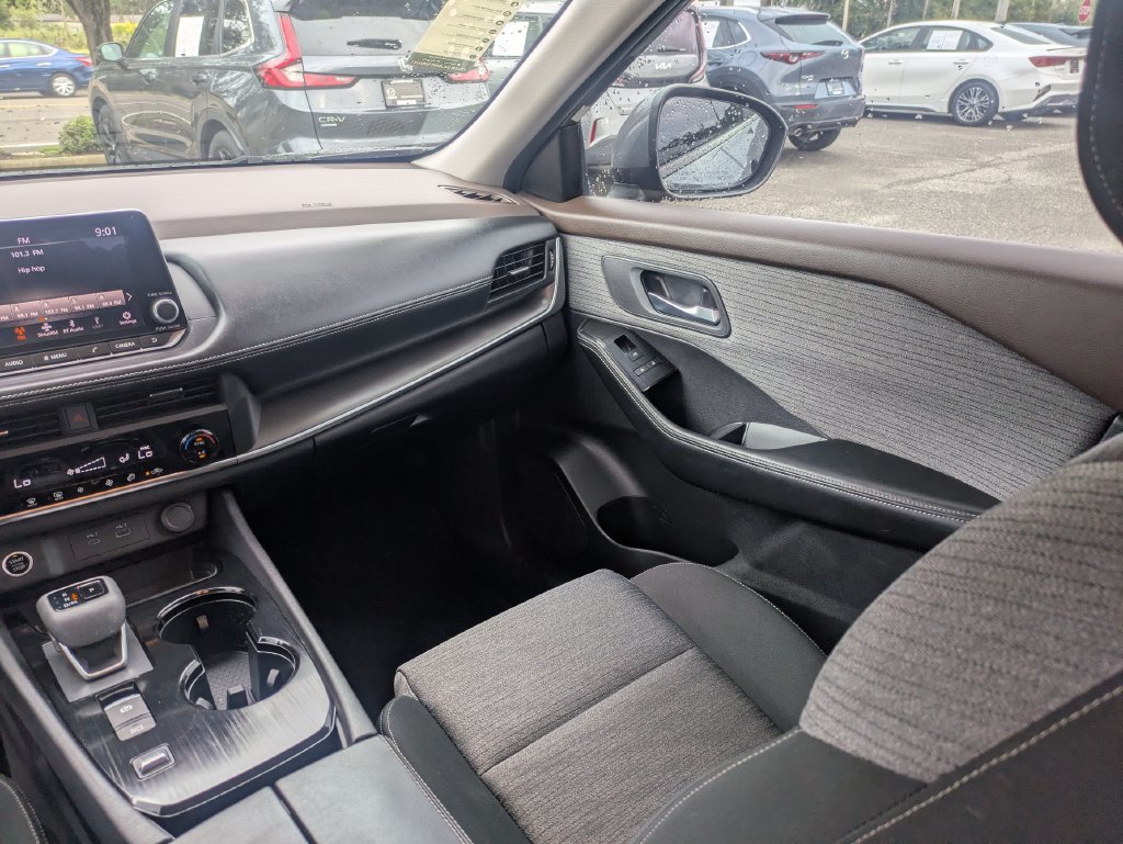 Used 2023 Nissan Rogue SV FWD image 16