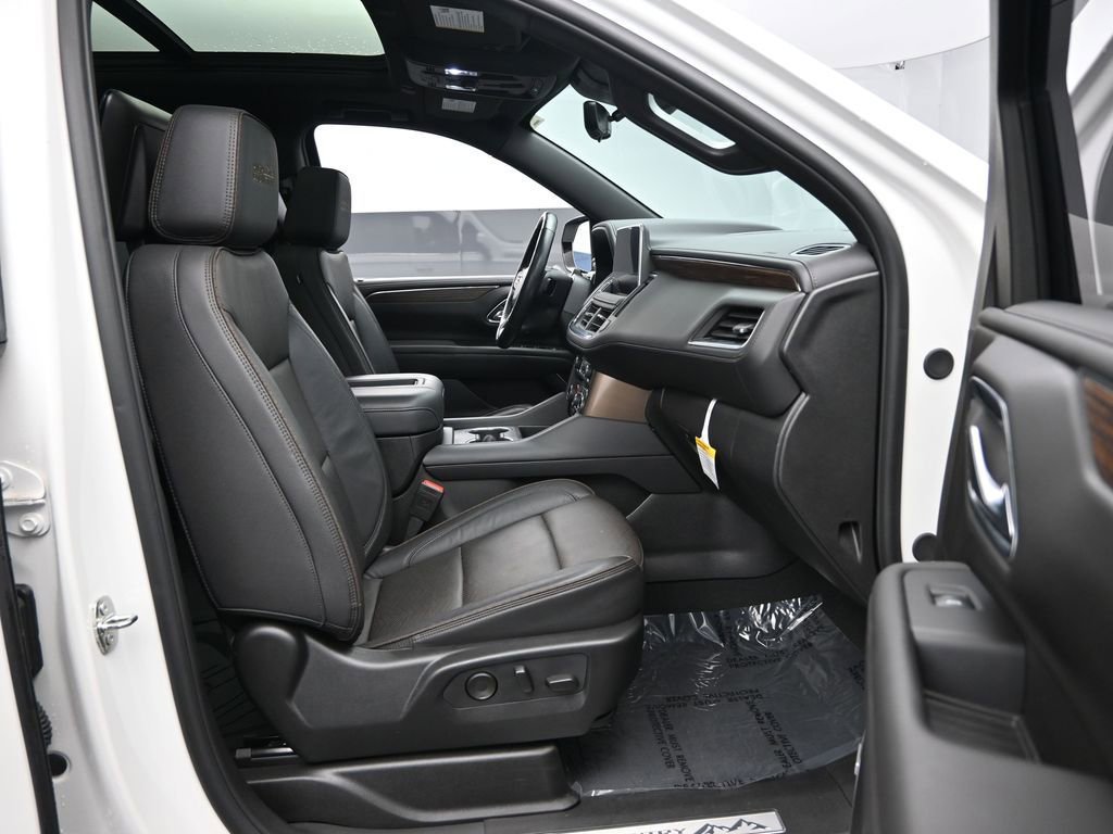 Used 2024 Chevrolet Suburban High Country w/ Advanced Technology Package image 32