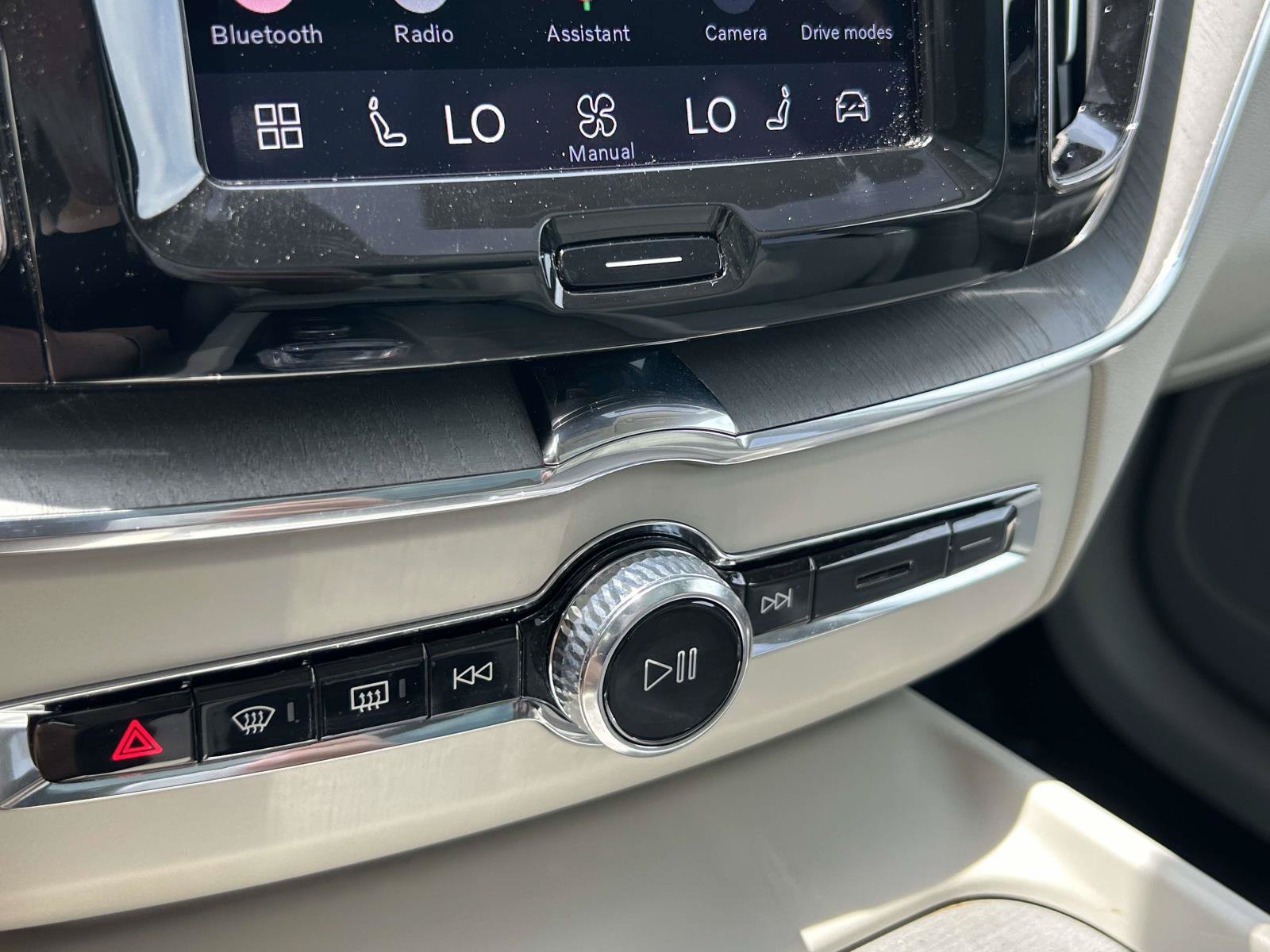 Certified 2025 Volvo XC60 B5 Ultra AWD/4WD image 26